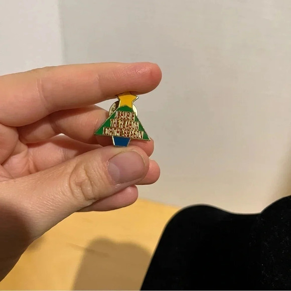 Jesus is the Reason for the Season Lapel Pin Christmas Tree And Small Angel - Picture 2 of 8